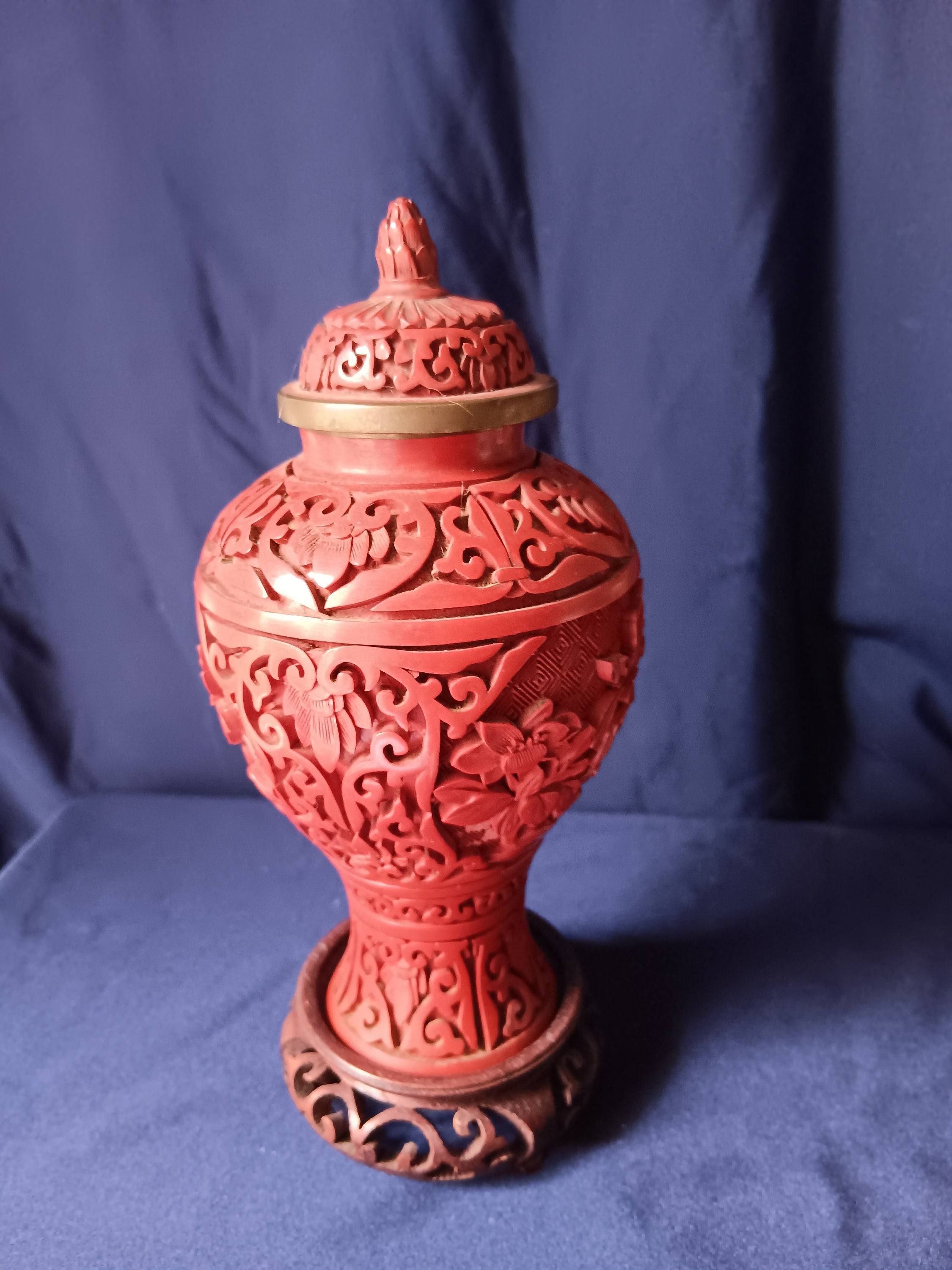 Explore Vintage Cinnabar Jars: Hand-Carved, Antique Chinese Decor