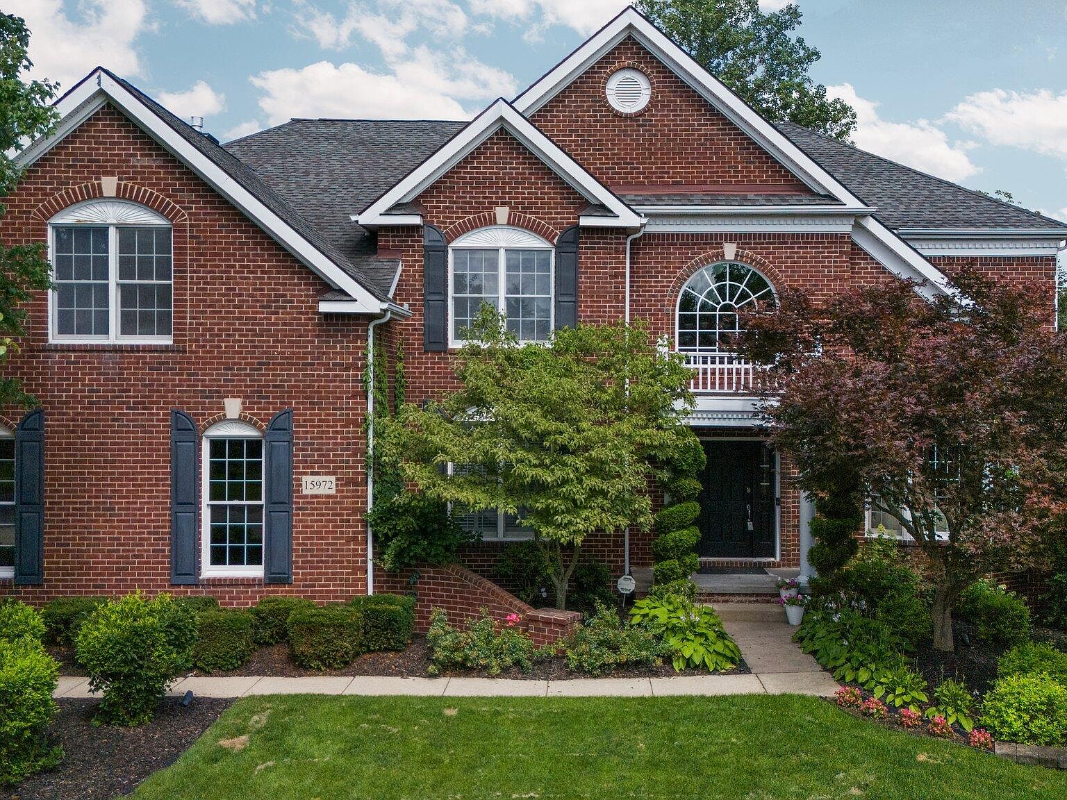 Discover 15972 Crystal Downs E, Northville, MI 48168: Beautiful 5-Bedroom Residence