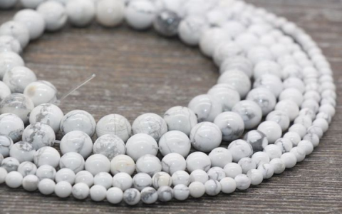 Howlite Crystal: A Simple Guide to History, Uses, and Benefits